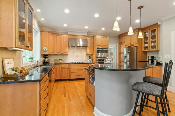 Guide pratique pour choisir les plantes idéales d"un jardin vertical d"intérieur sans lumière naturelle